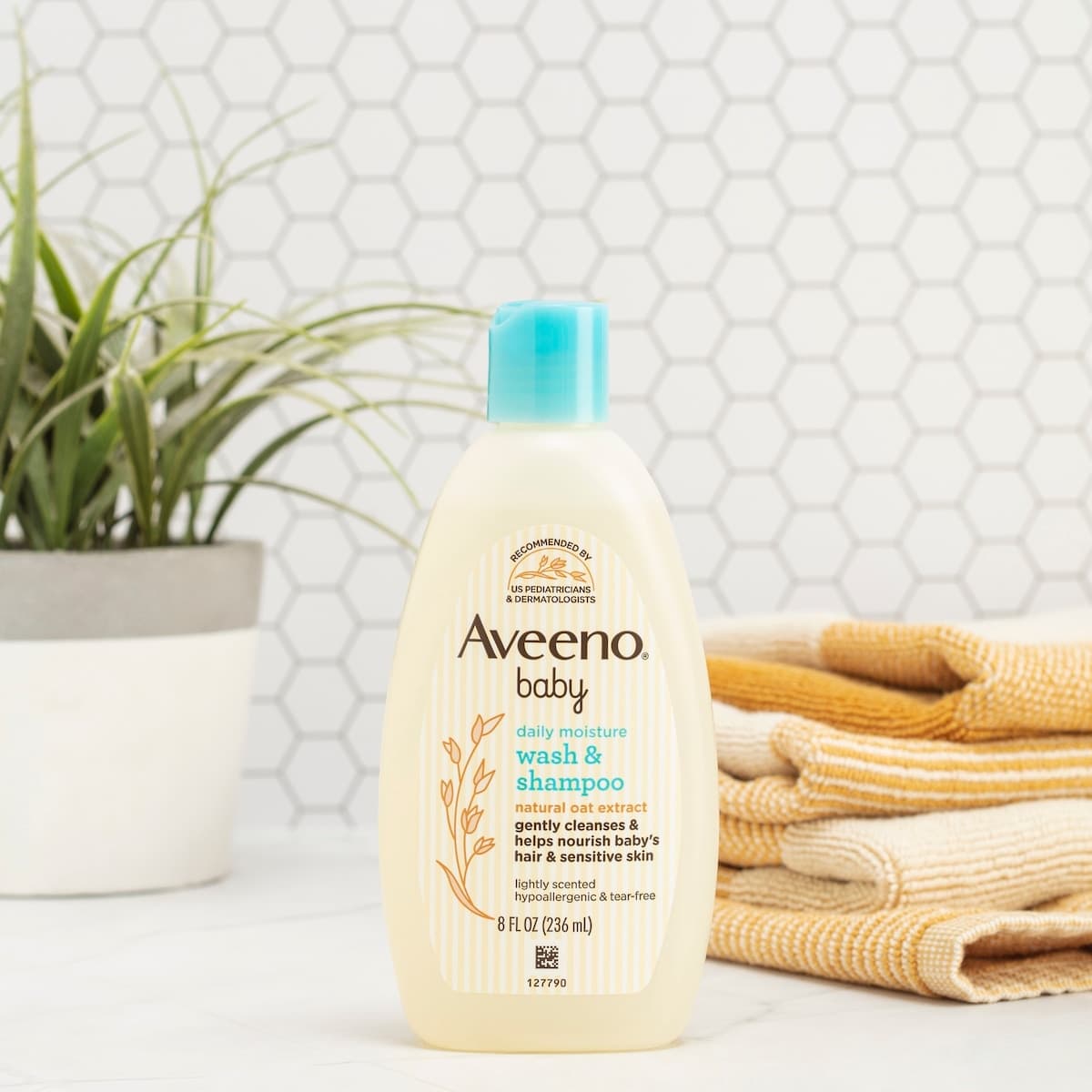 Thumbnail Aveeno Baby Daily Moisture Wash & Shampoo 236ml