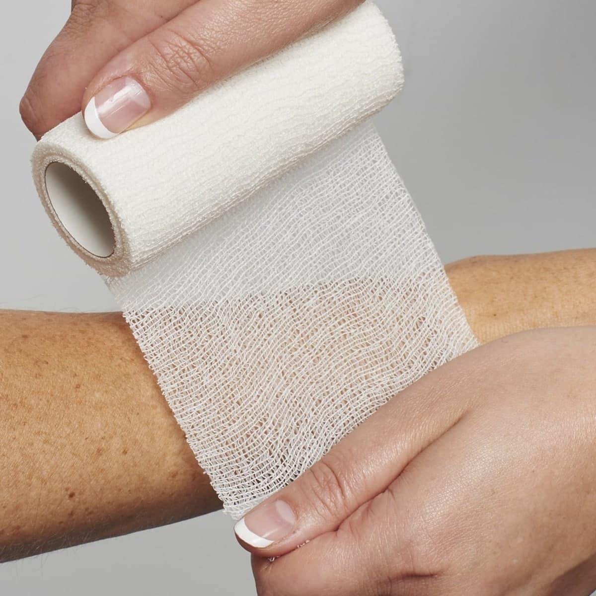 Thumbnail Primagauze Elastic Cohesive Bandage 2.5cm x 2m 2 Rolls