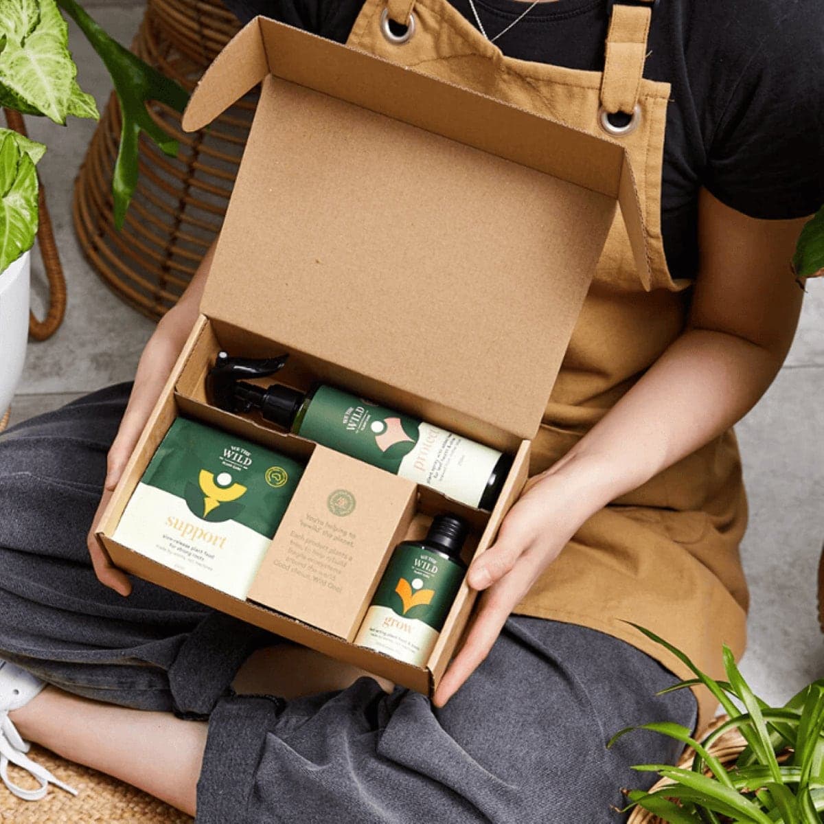 Thumbnail We The Wild Essential Plant Care Kit