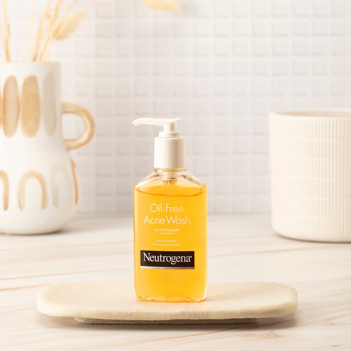 Thumbnail Neutrogena Oil-Free Acne Wash 175ml