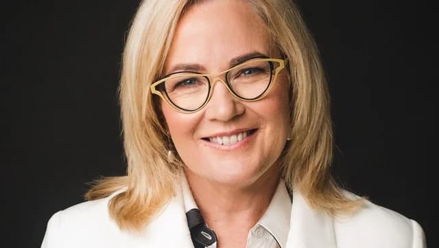Dr Moira Junge
